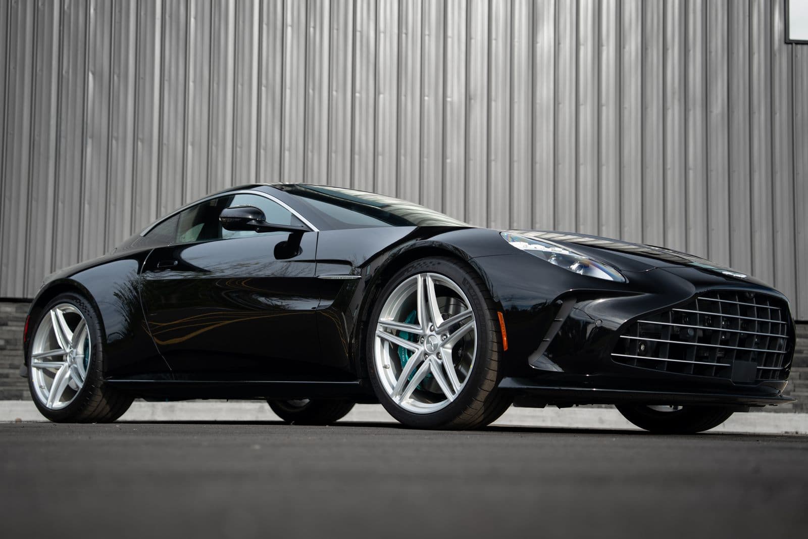 2026 ASTON MARTIN VANTAGE Base