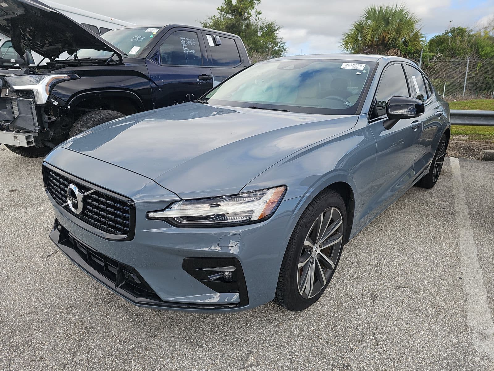 2022 VOLVO S60 B5 Momentum