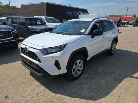2019 TOYOTA RAV4 LE 1