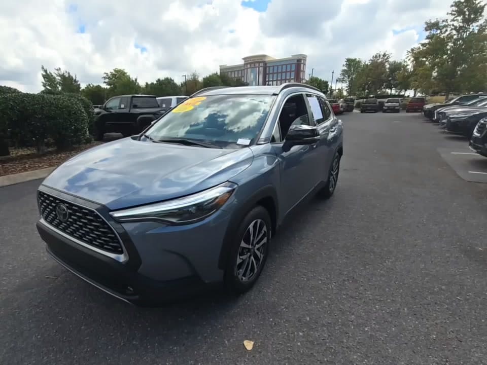2025 TOYOTA COROLLA CROSS XLE
