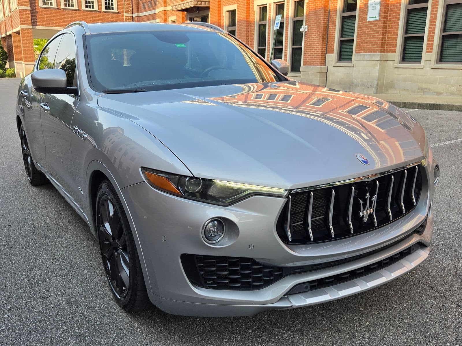 2018 MASERATI LEVANTE GrandLusso