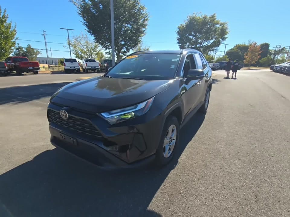 2025 TOYOTA RAV4 XLE