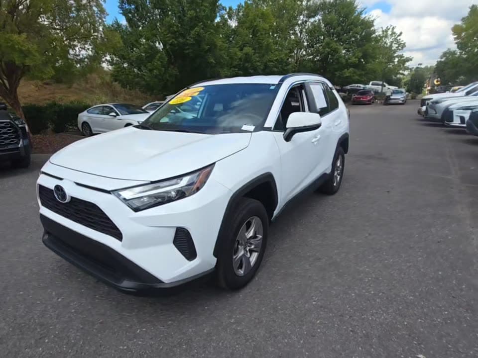 2025 TOYOTA RAV4 XLE