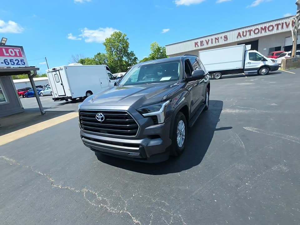 2023 TOYOTA SEQUOIA SR5