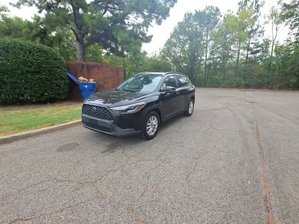 2025 TOYOTA COROLLA CROSS LE