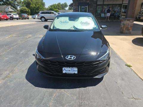 2023 HYUNDAI ELANTRA SE