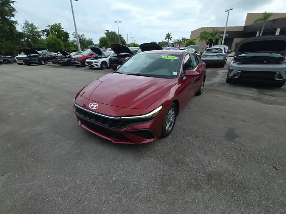 2025 HYUNDAI ELANTRA SE