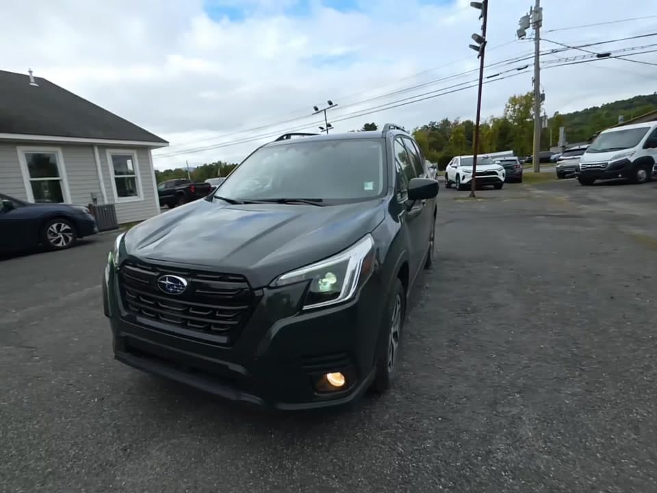 2023 SUBARU FORESTER Premium