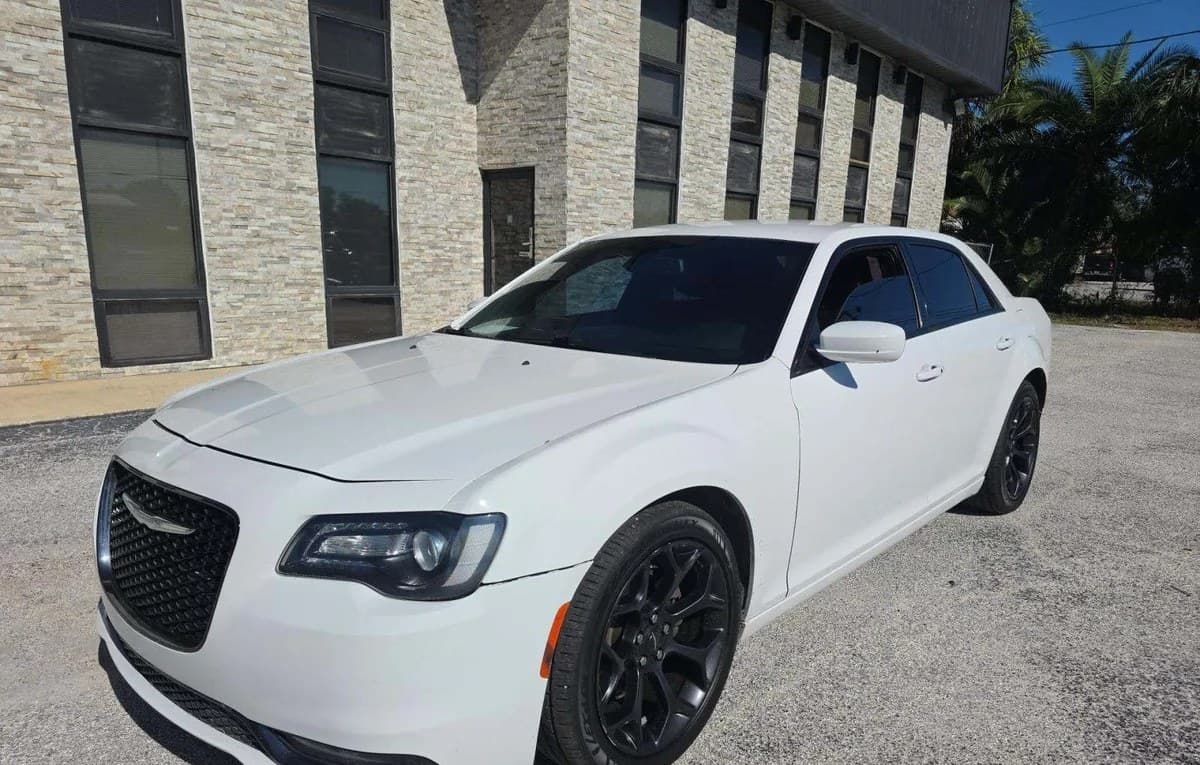 2019 CHRYSLER 300 S 1