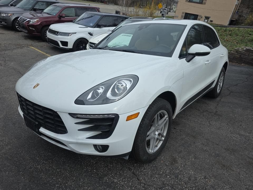 2018 PORSCHE MACAN Base 1