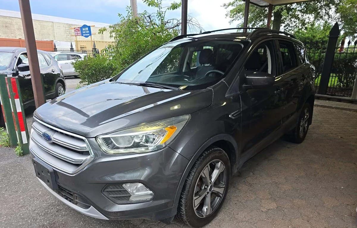 2017 FORD ESCAPE SE 1