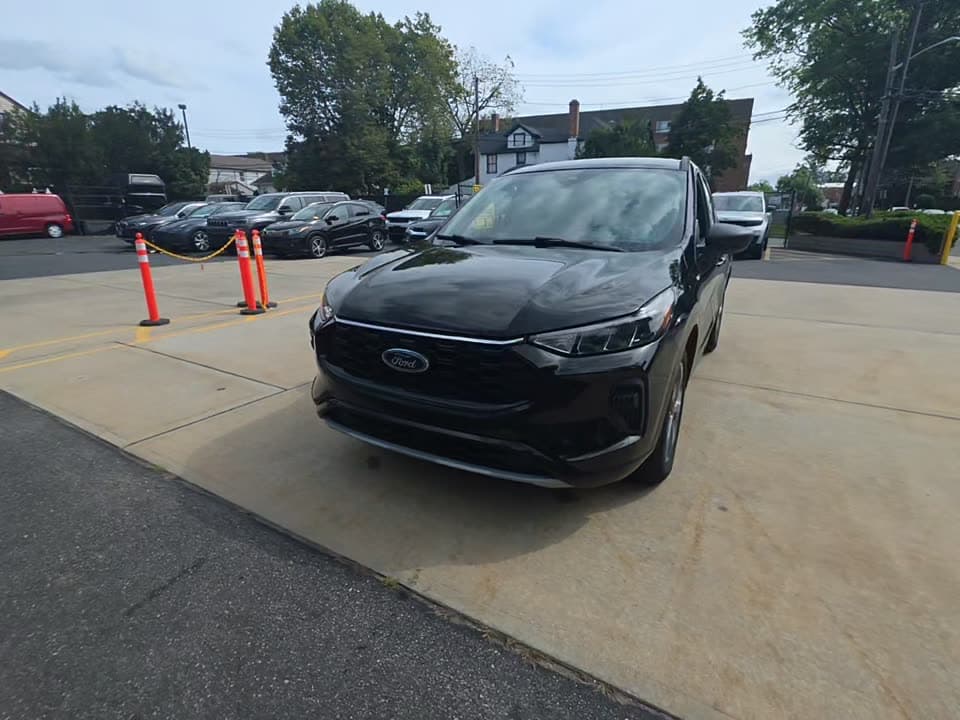 2023 FORD ESCAPE ST-Line 1