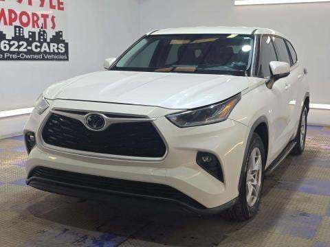 2021 TOYOTA HIGHLANDER LE 1