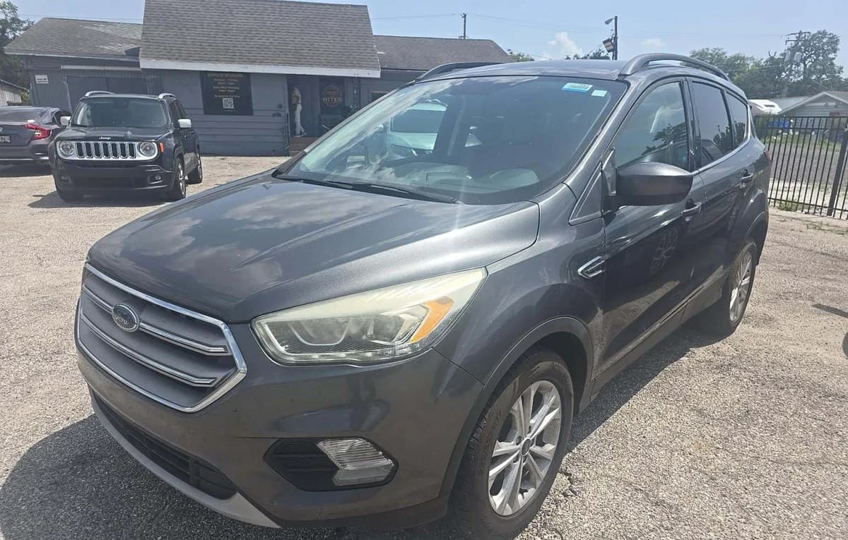 2017 FORD ESCAPE SE 1