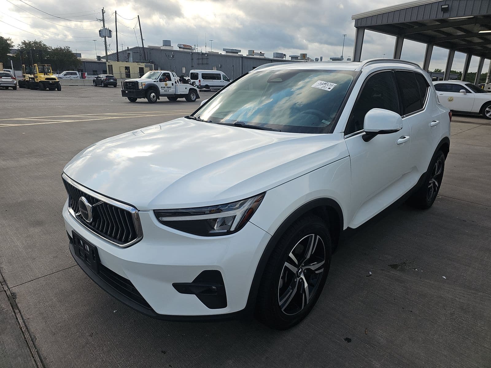 2023 VOLVO XC40 B5 Plus 1