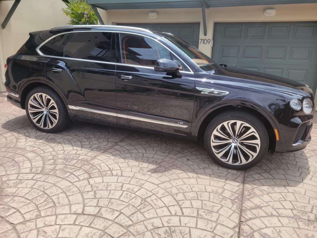2022 BENTLEY BENTAYGA V8