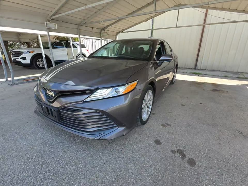 2020 TOYOTA CAMRY XLE