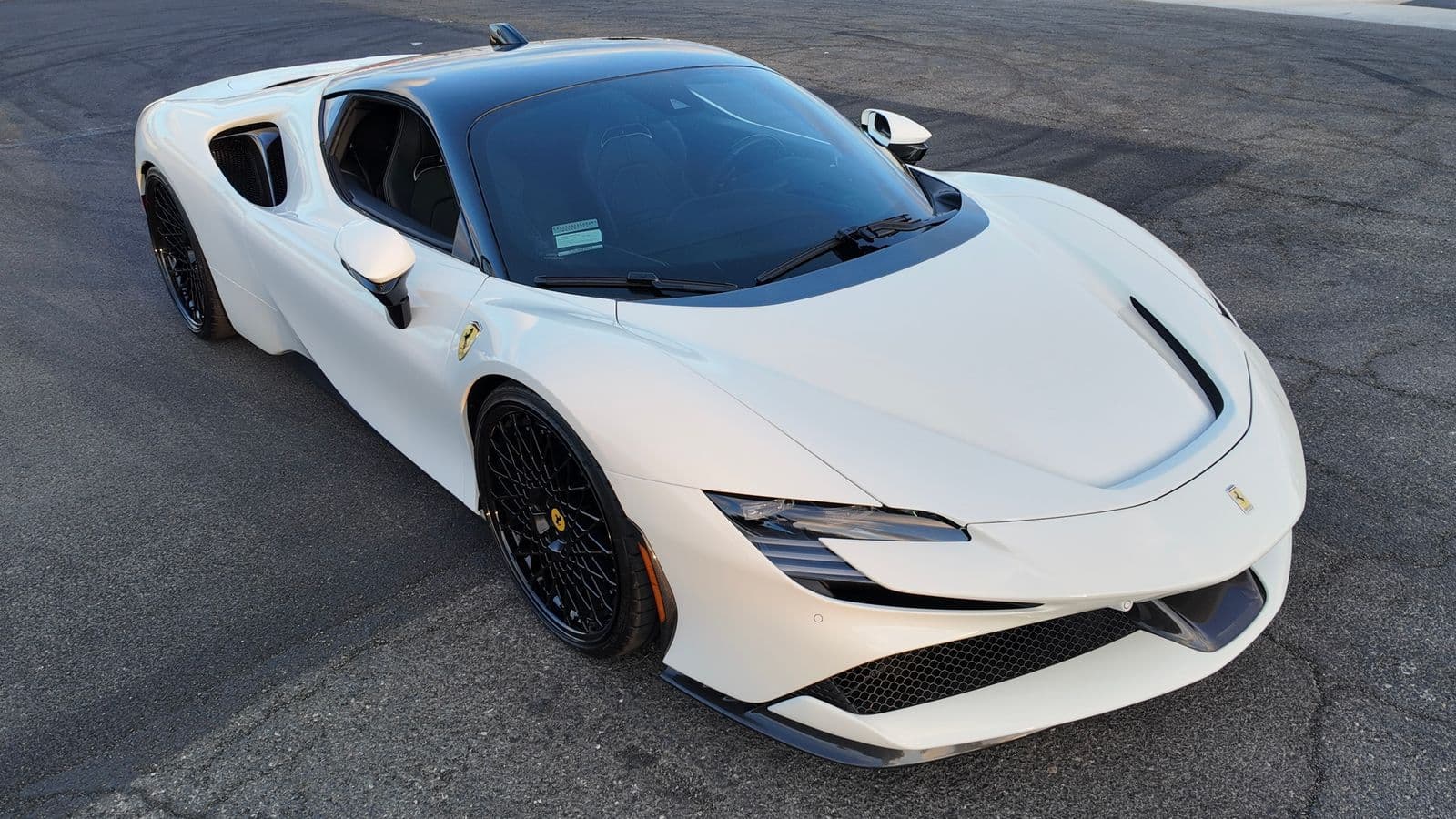 2023 FERRARI SF90 STRADALE Base