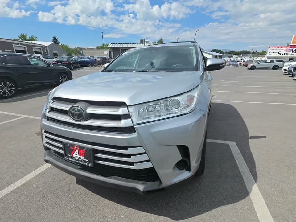 2018 TOYOTA HIGHLANDER LE