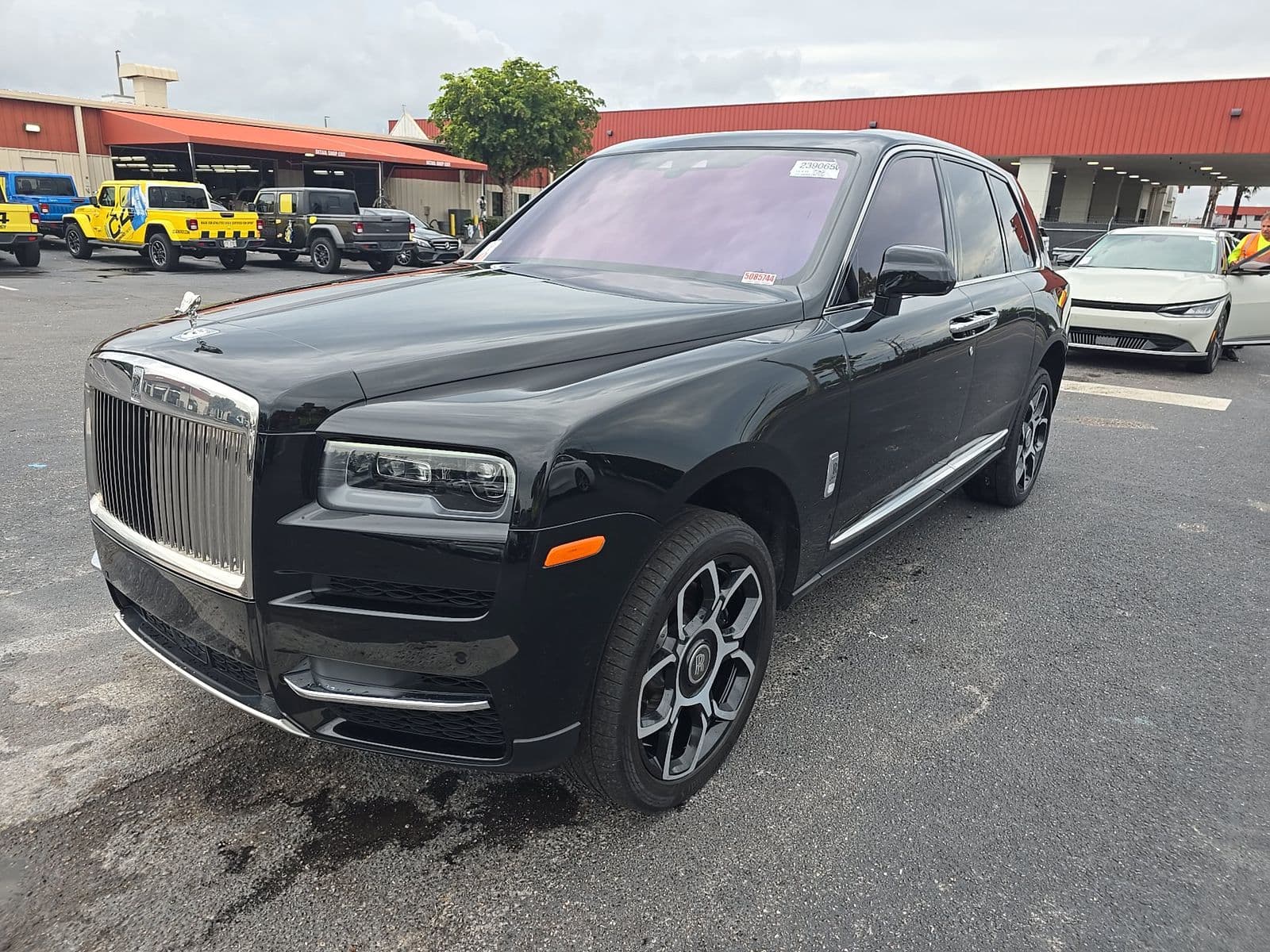 2022 ROLLS-ROYCE CULLINAN Base