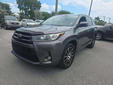 2018 TOYOTA HIGHLANDER SE