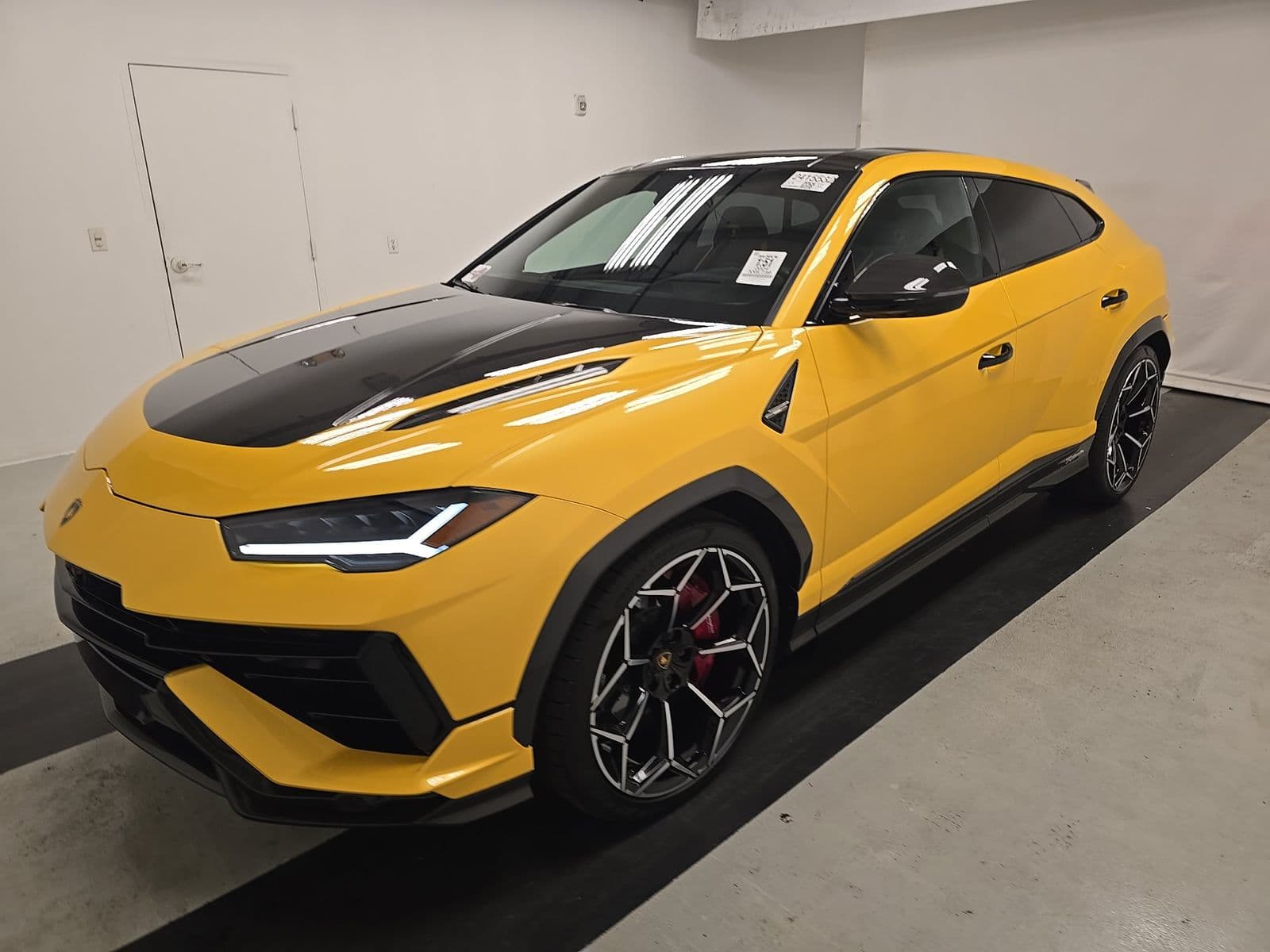 2024 LAMBORGHINI URUS Performante