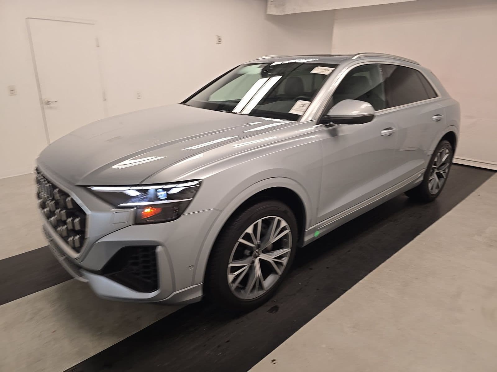 2025 AUDI Q8 Premium