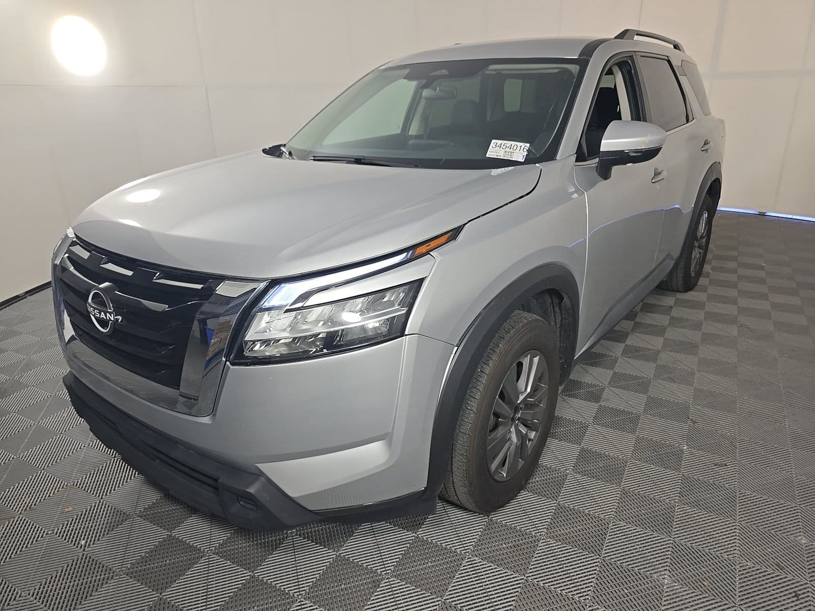 2024 NISSAN PATHFINDER SV 1