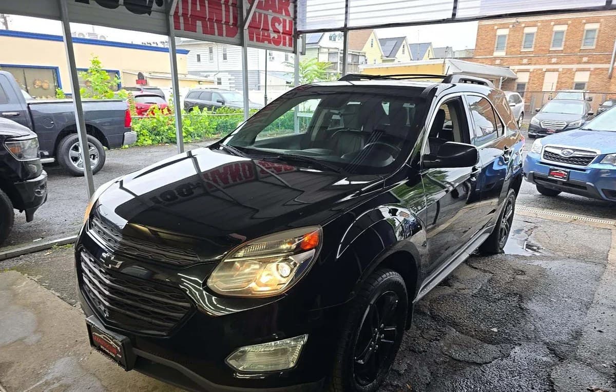 2017 CHEVROLET EQUINOX LT 1
