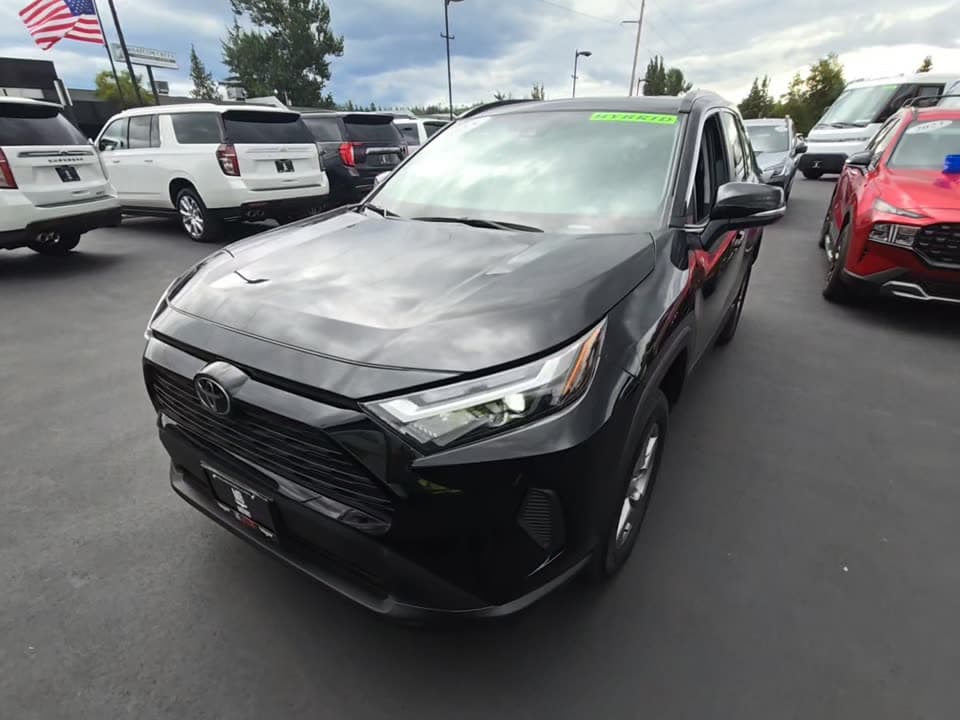 2025 TOYOTA RAV4 XLE