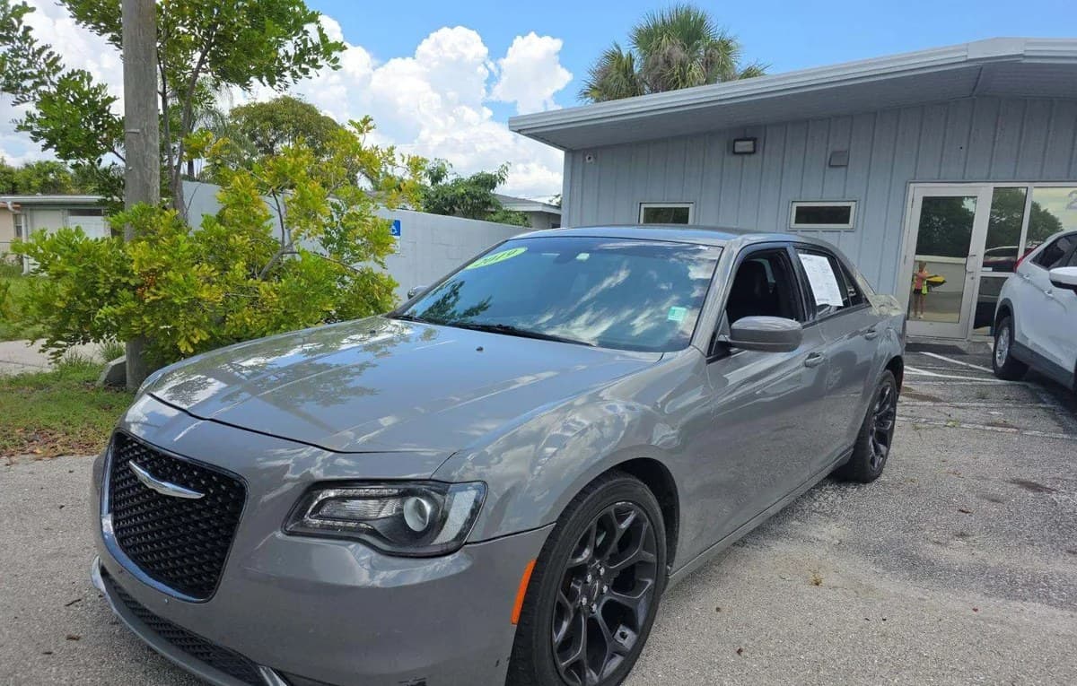 2019 CHRYSLER 300 S 1