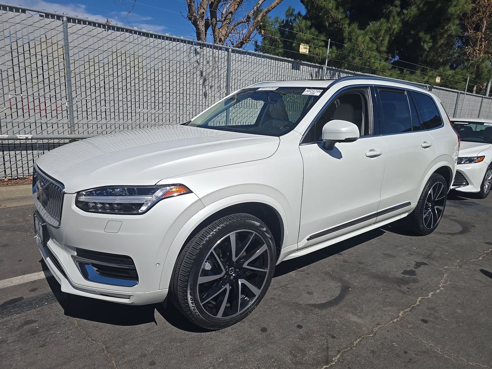 2023 VOLVO XC90 B6 Plus