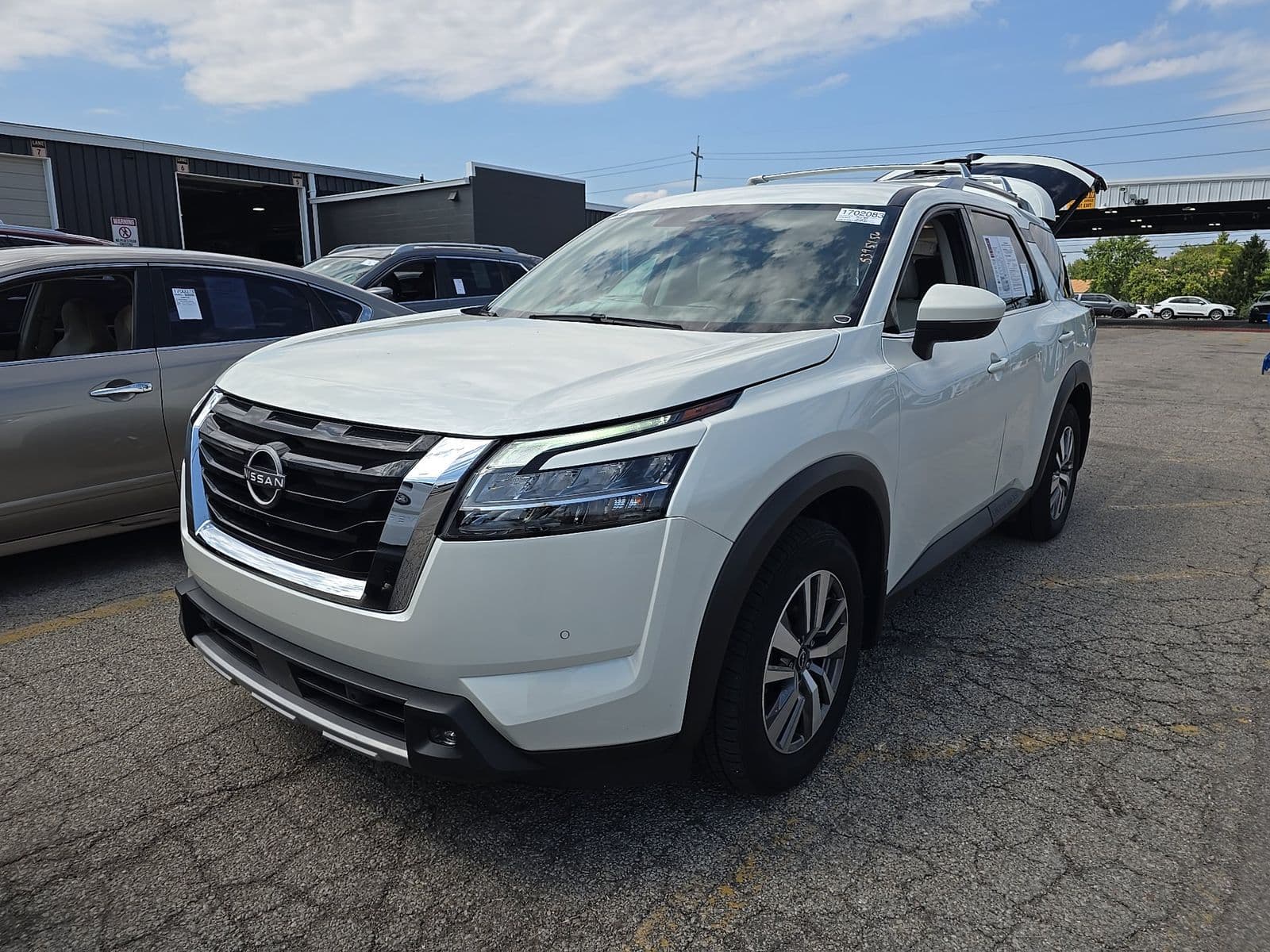 2022 NISSAN PATHFINDER SL 1