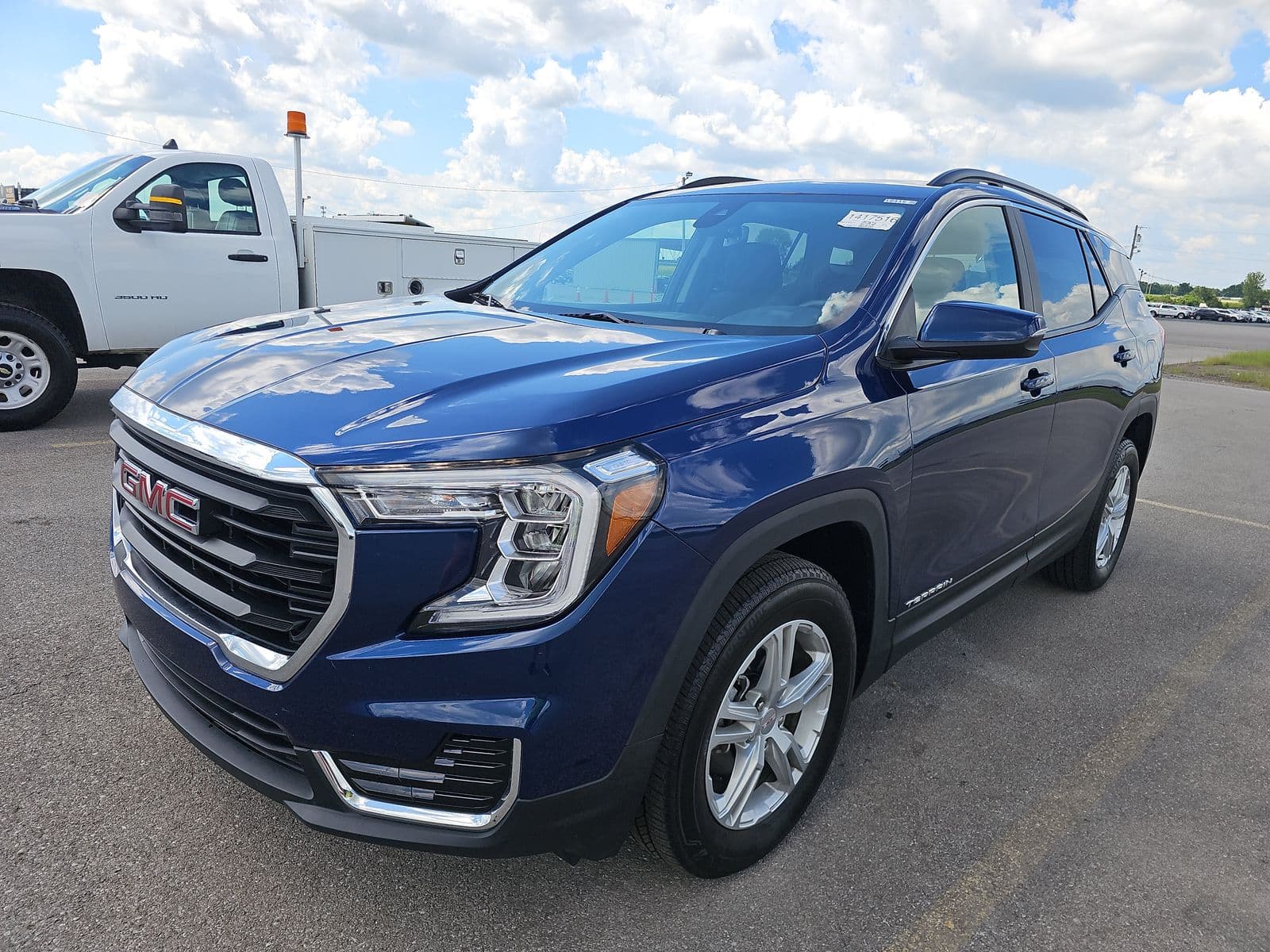 2023 GMC TERRAIN SLE 1