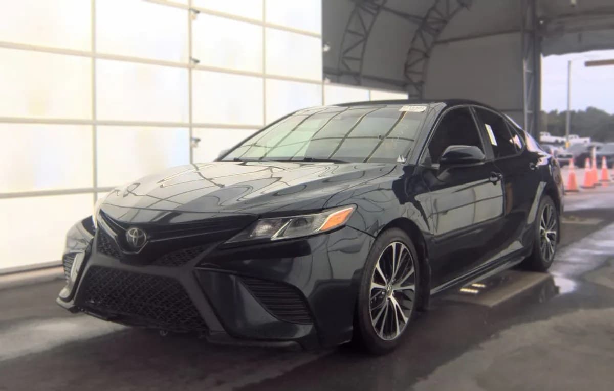 2018 TOYOTA CAMRY SE