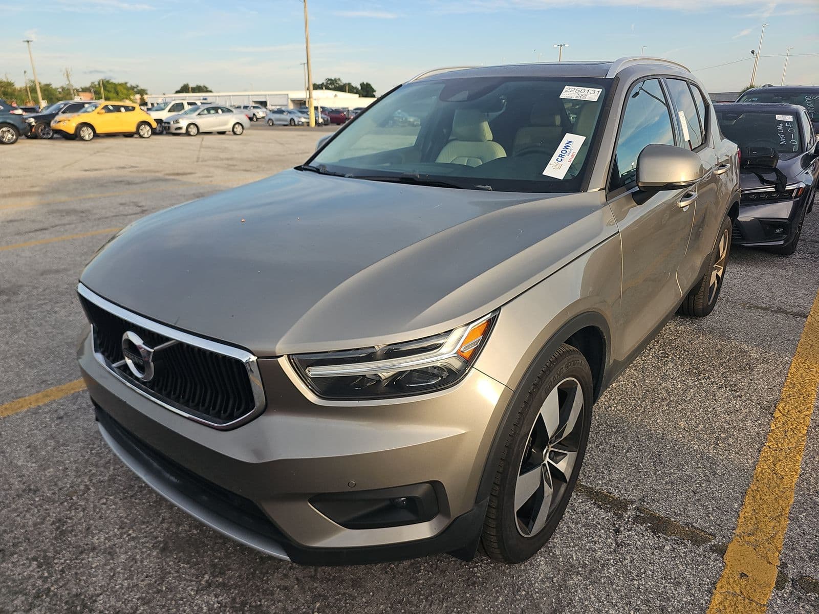2022 VOLVO XC40 T4 Momentum