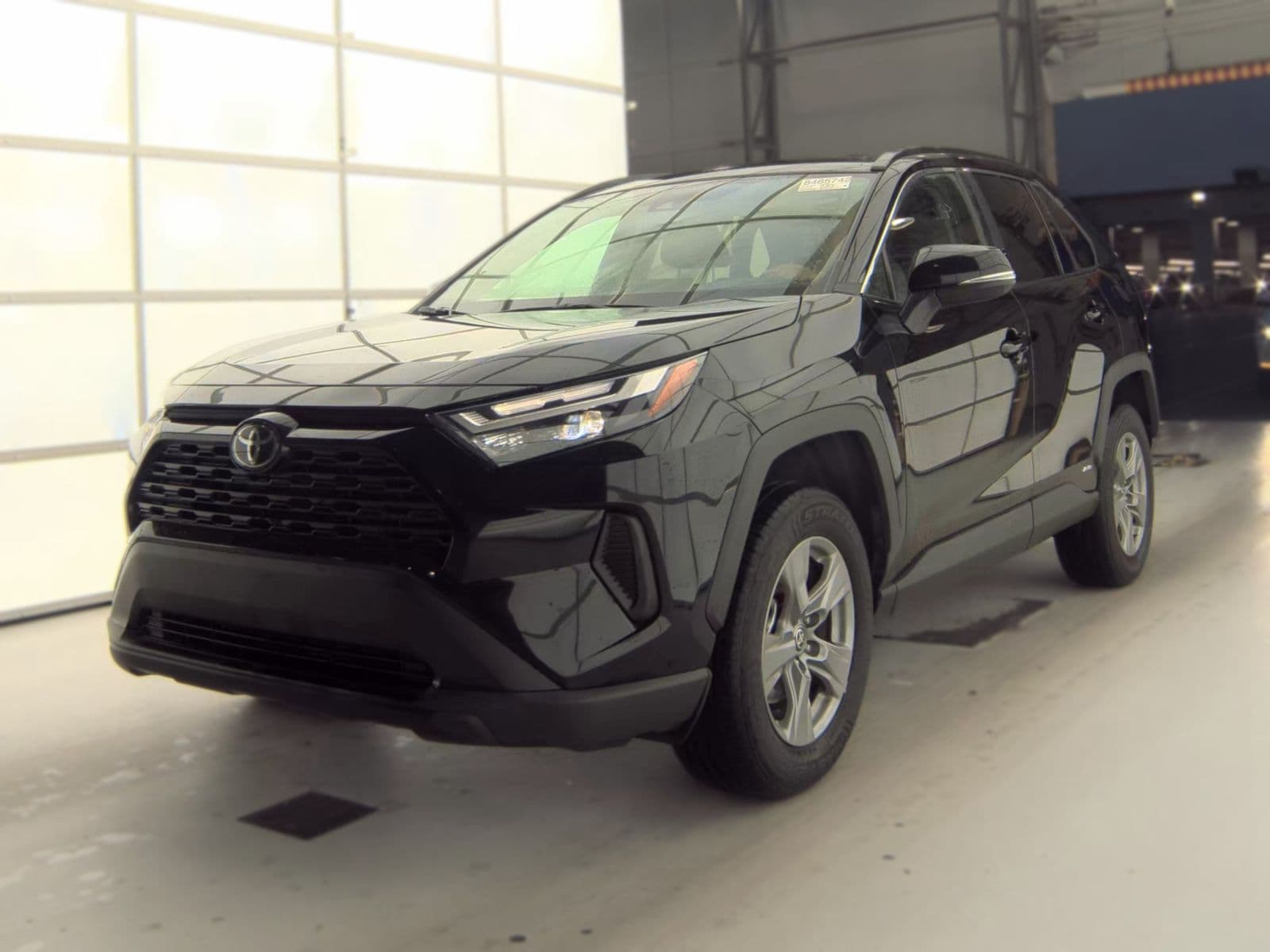 2025 TOYOTA RAV4 HYBRID XLE