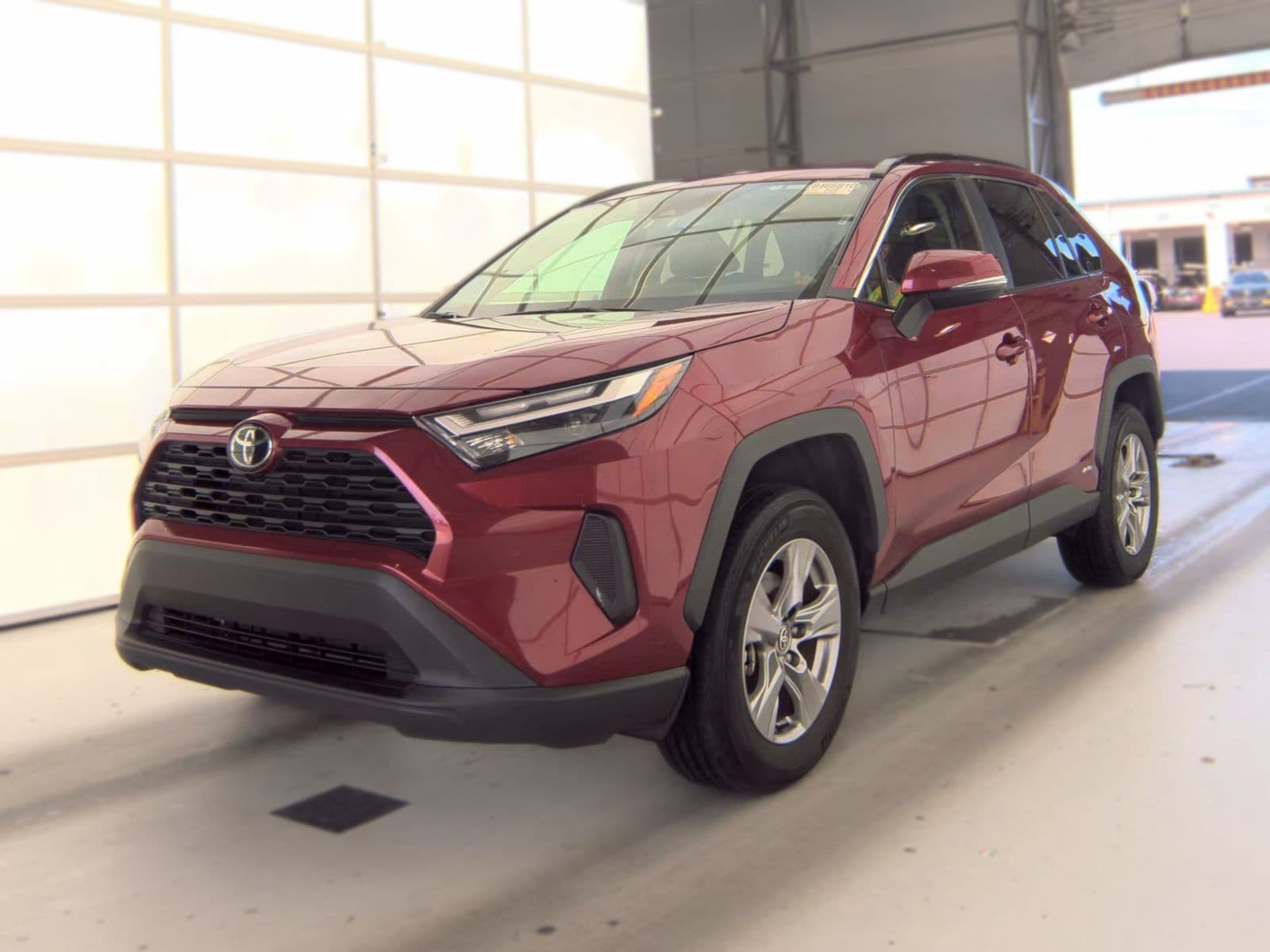 2025 TOYOTA RAV4 HYBRID XLE