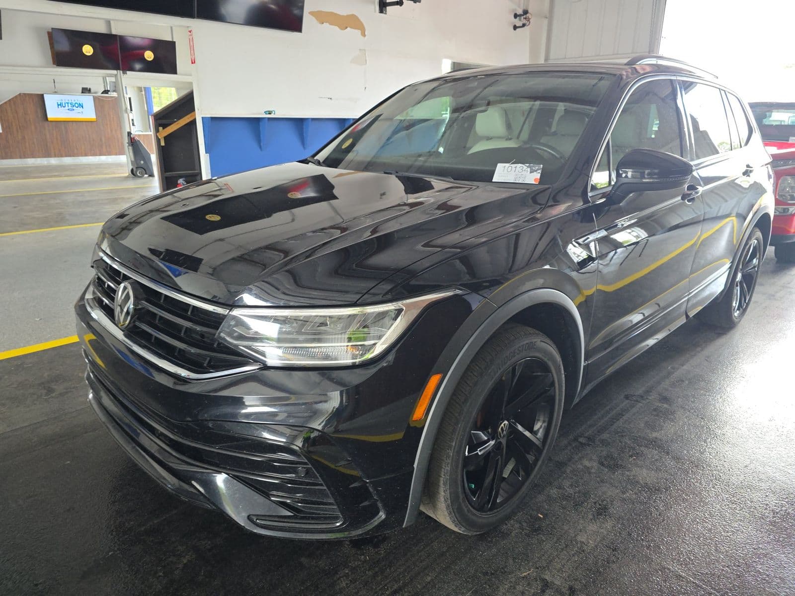 2023 VOLKSWAGEN TIGUAN 2.0T SE R-LINE Black
