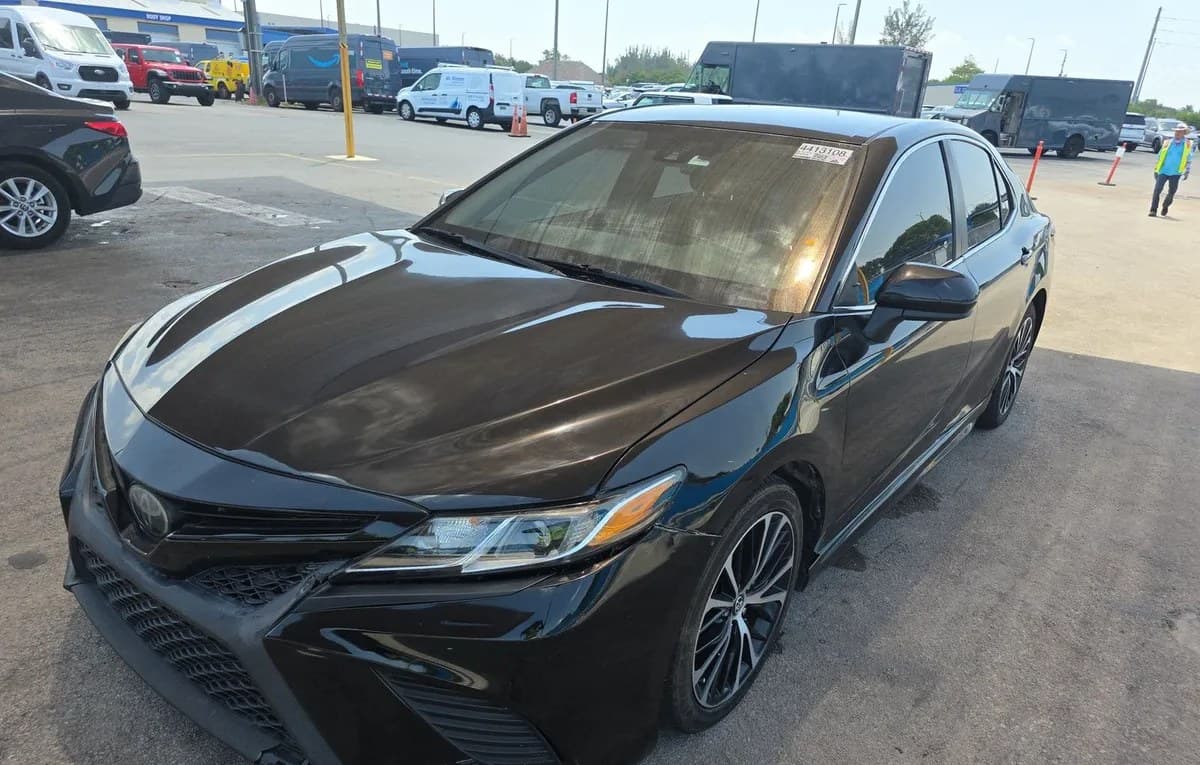 2019 TOYOTA CAMRY SE