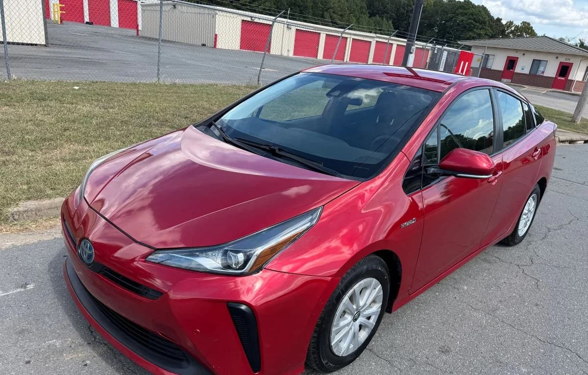 2020 TOYOTA PRIUS LE 1