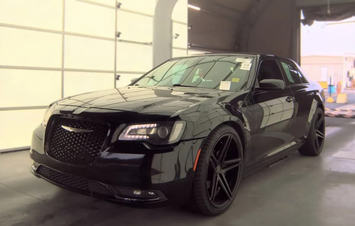 2019 CHRYSLER 300 S 1