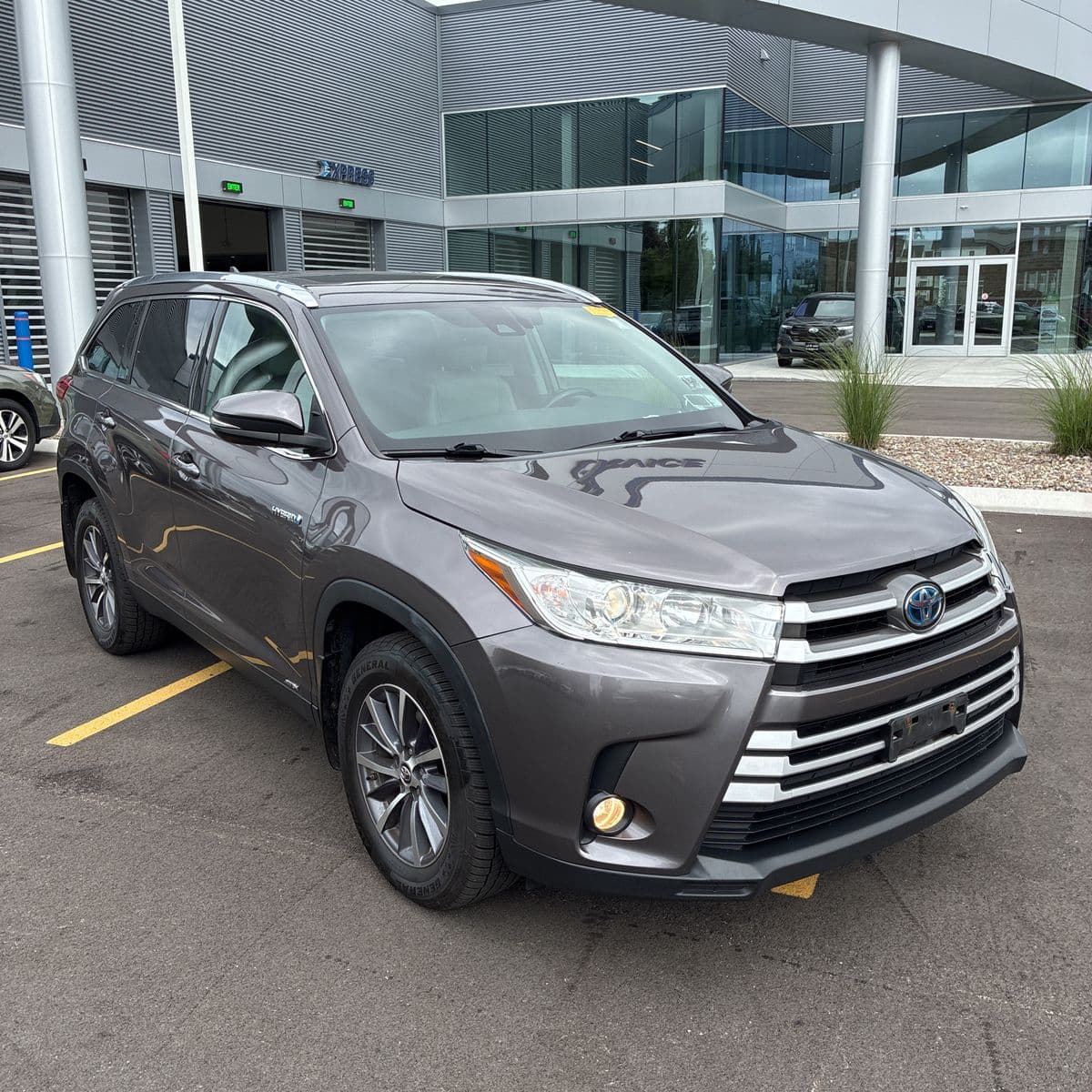 2019 TOYOTA HIGHLANDER HYBRID XLE