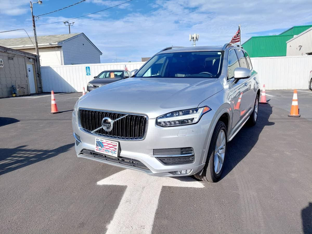 2018 VOLVO XC90 T6 Momentum