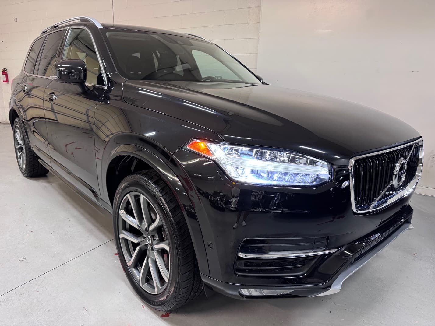 2019 VOLVO XC90 T6 Momentum 1