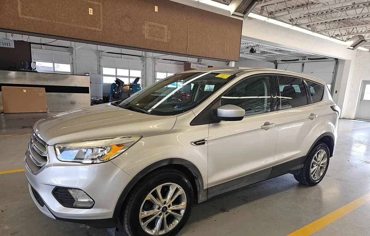 2017 FORD ESCAPE SE