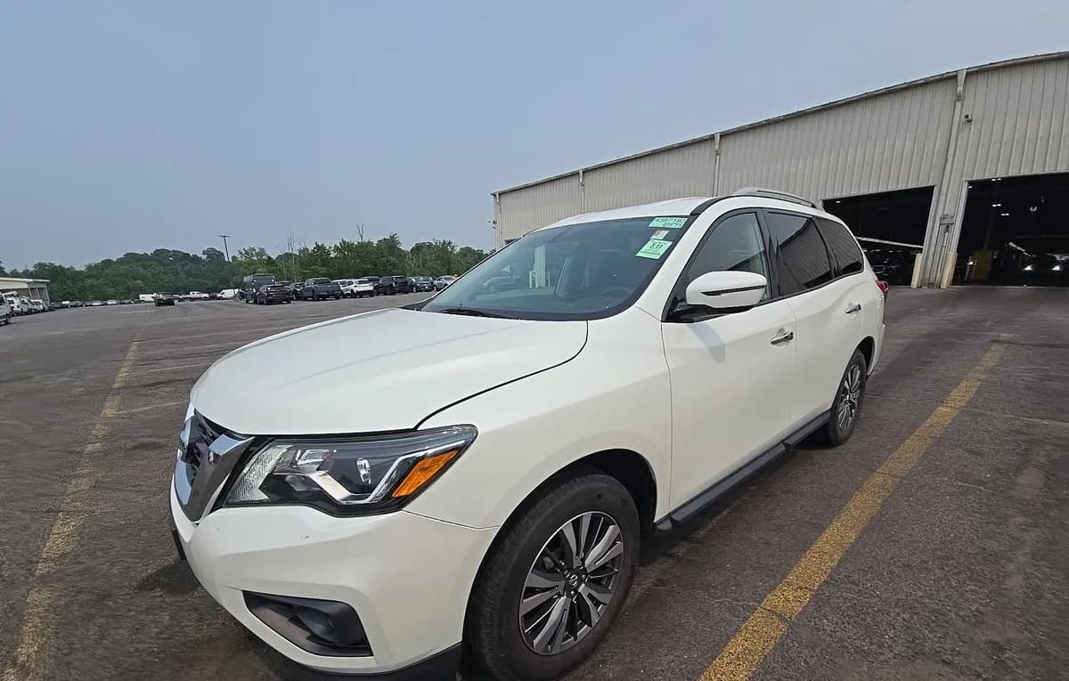 2019 NISSAN PATHFINDER SV 1