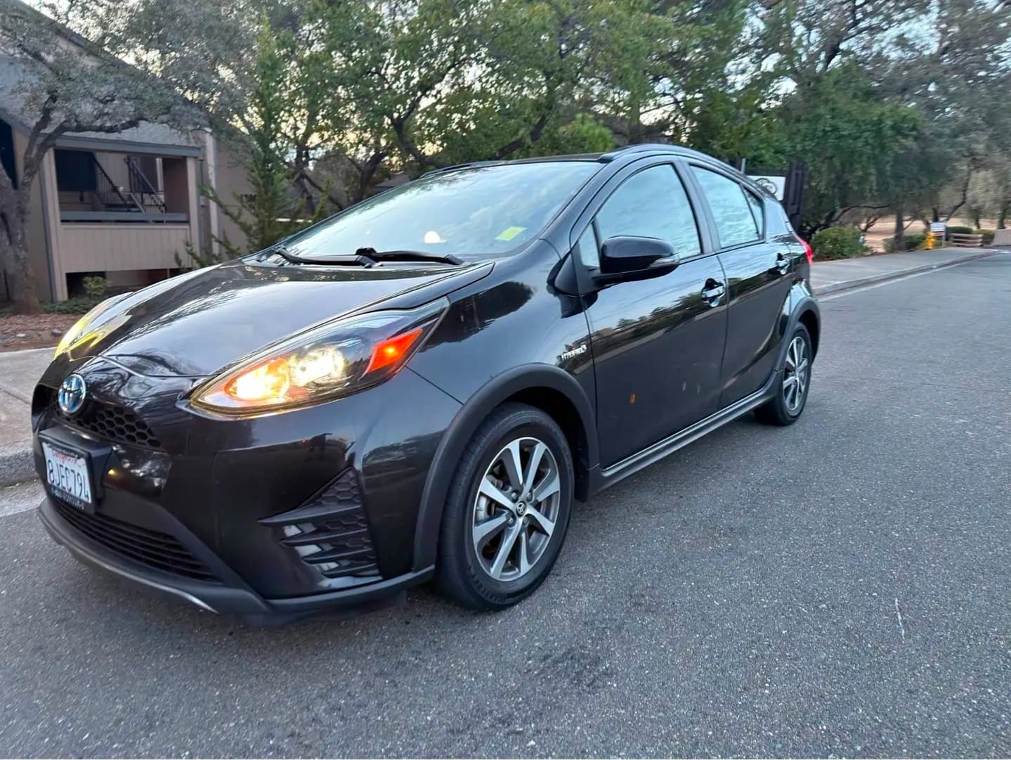2019 TOYOTA PRIUS C L