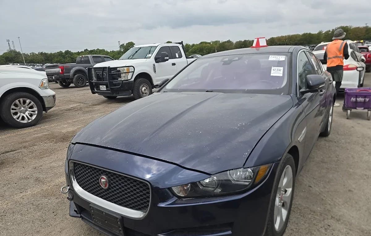 2017 JAGUAR XE 25t