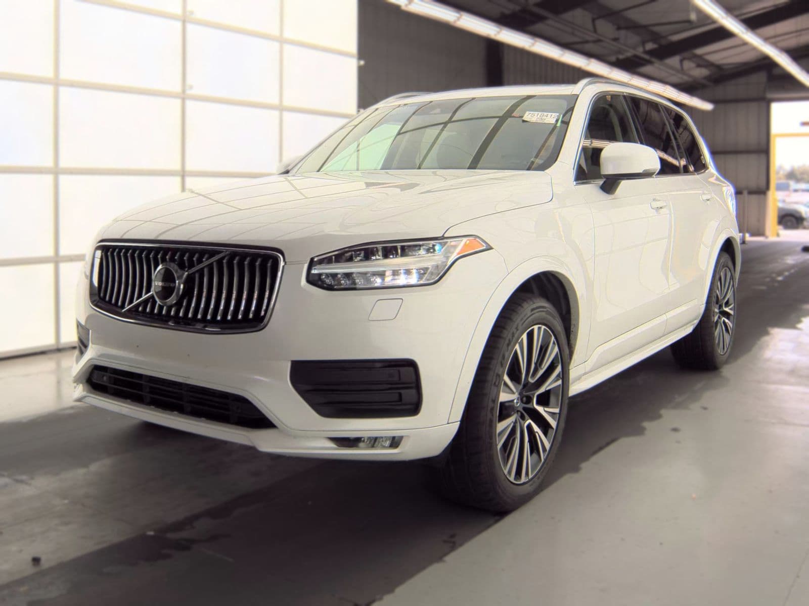 2022 VOLVO XC90 T6 Momentum